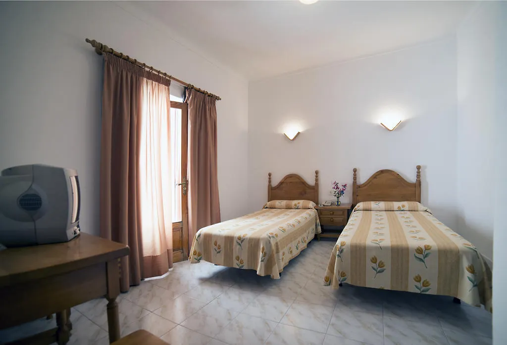 Hostal Sa Rota سانتا أيُلاريا ذيس ريو إسبانيا
