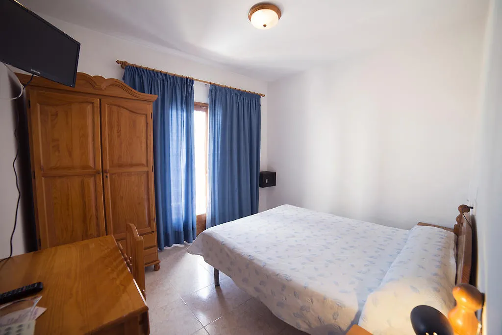 ** بيت ضيافة Hostal Sa Rota سانتا أيُلاريا ذيس ريو إسبانيا