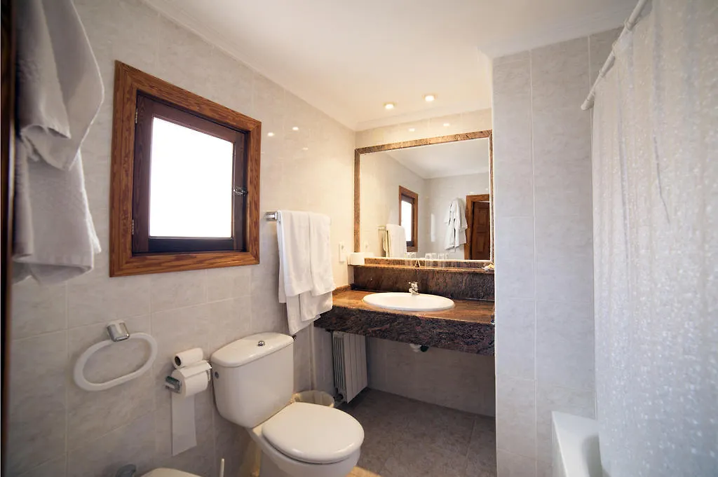 Hostal Sa Rota سانتا أيُلاريا ذيس ريو